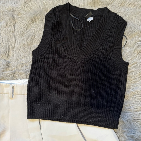H&M black vest - Picture 4 of 4